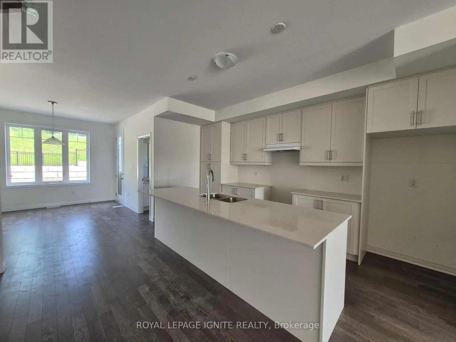 526 HUDSON CRESCENT