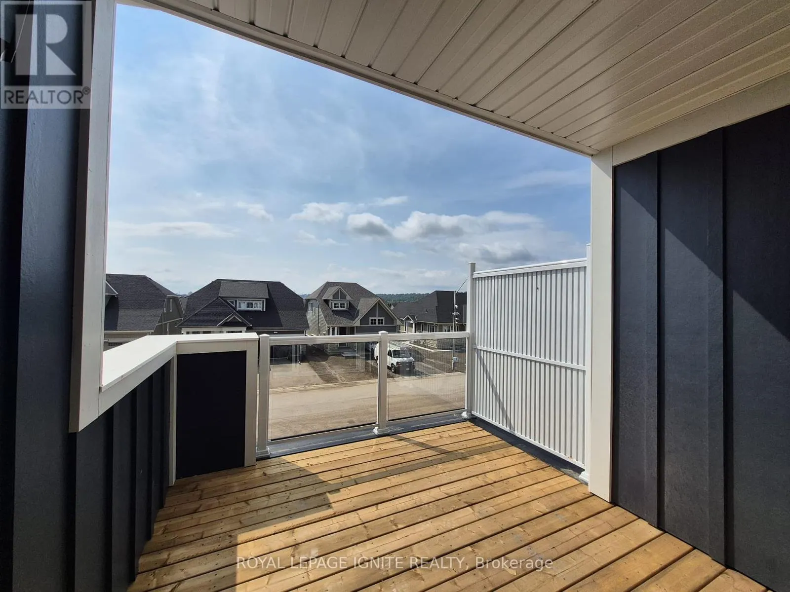 526 HUDSON CRESCENT
