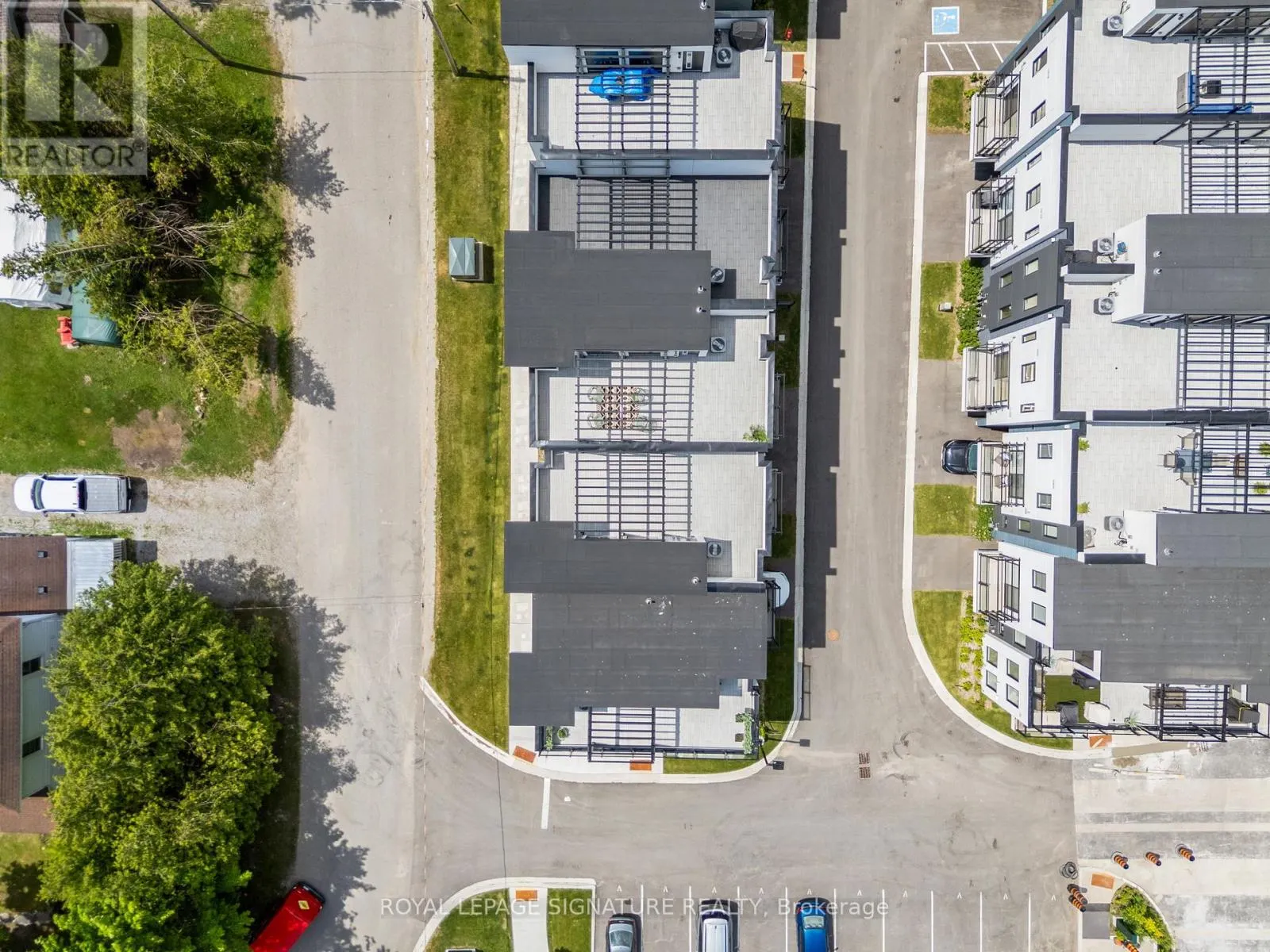 18 BRU-LOR LANE