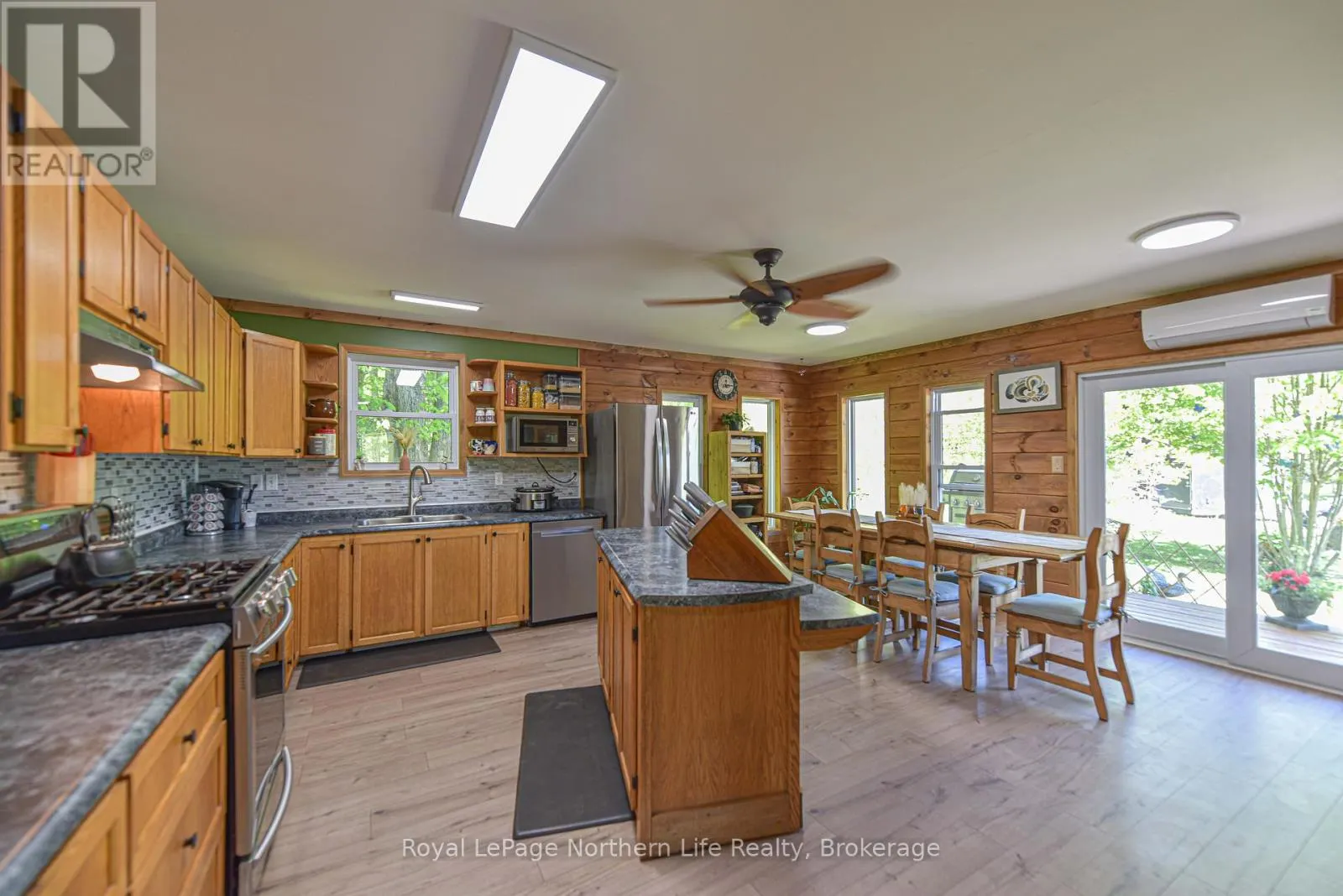 1028 CARLYON LINE