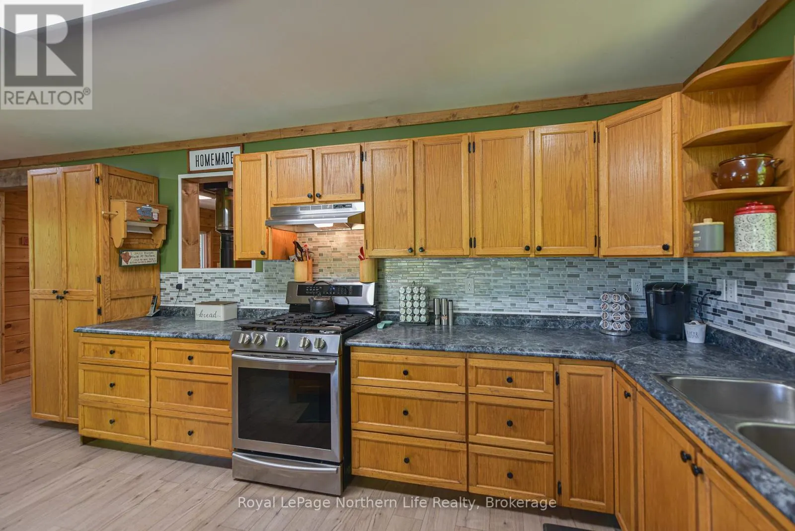 1028 CARLYON LINE