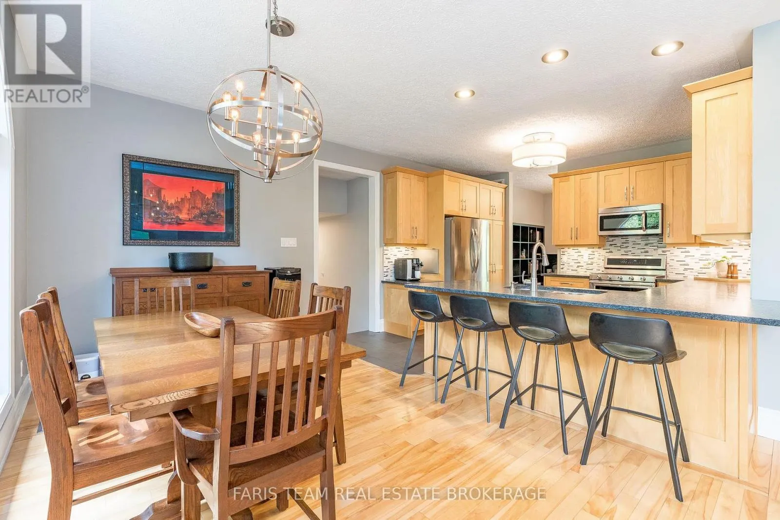 33 KINGFISHER CRESCENT