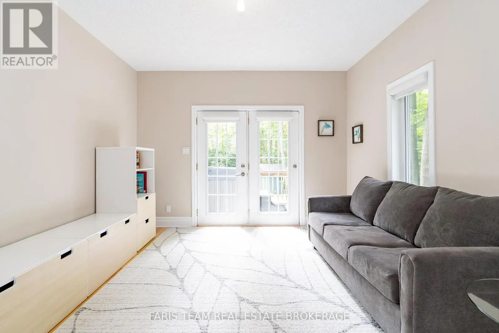 33 KINGFISHER CRESCENT