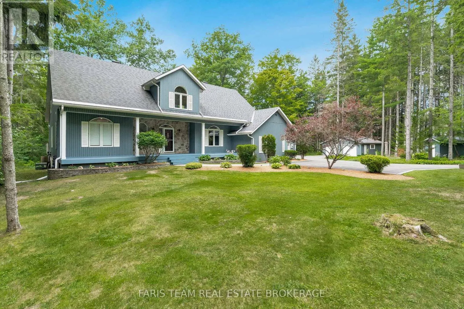 33 KINGFISHER CRESCENT