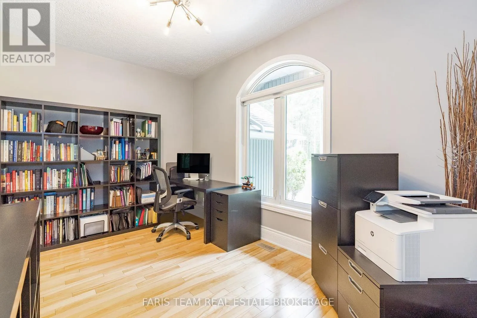 33 KINGFISHER CRESCENT