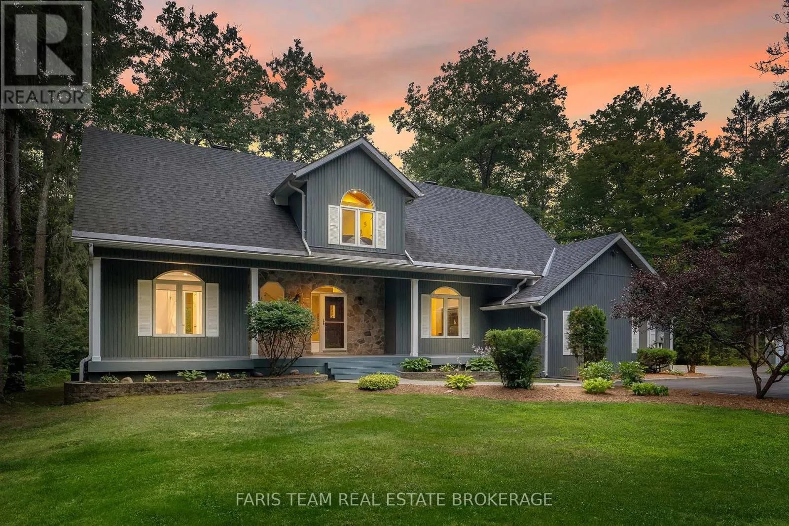 33 KINGFISHER CRESCENT