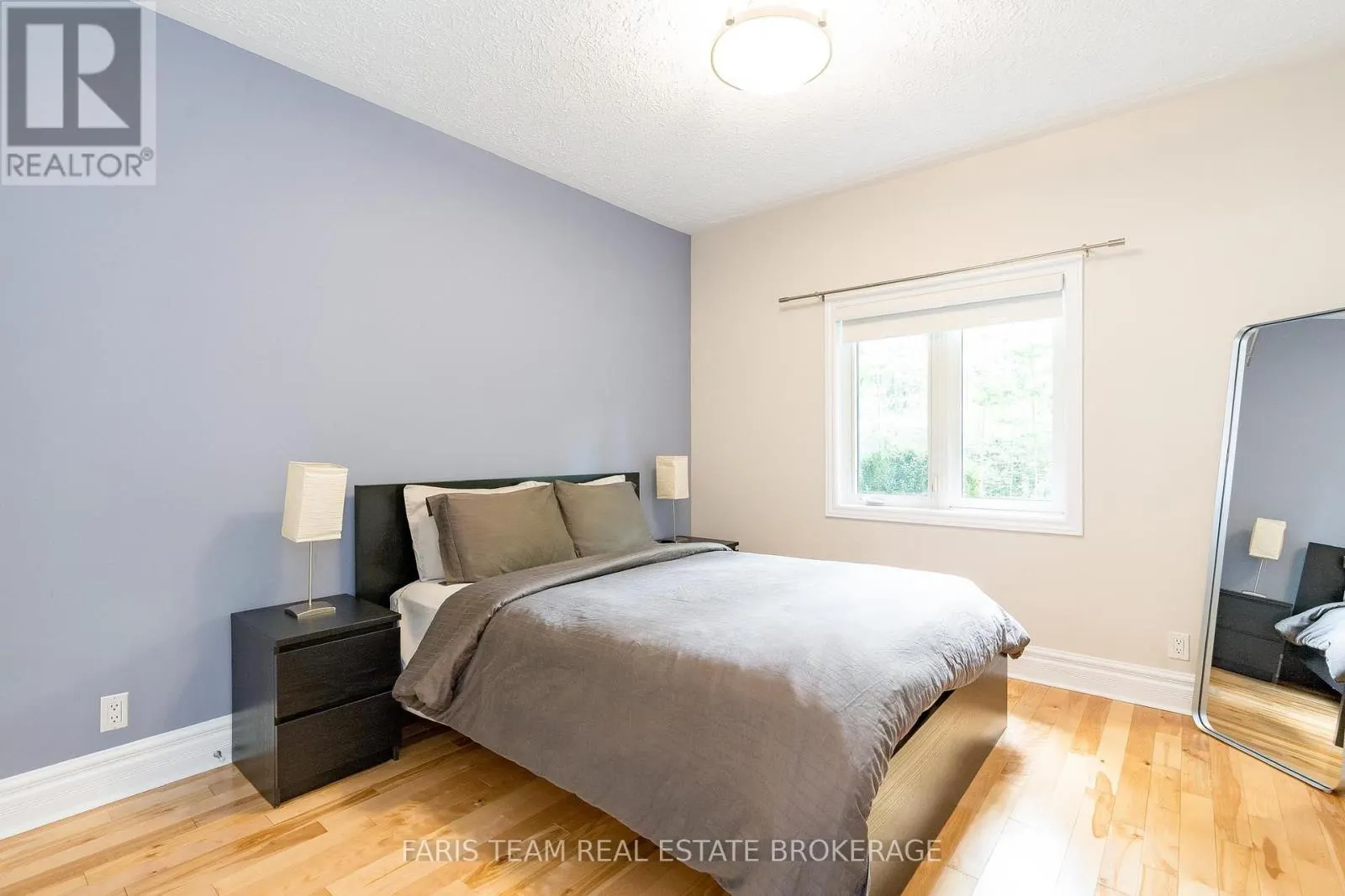 33 KINGFISHER CRESCENT