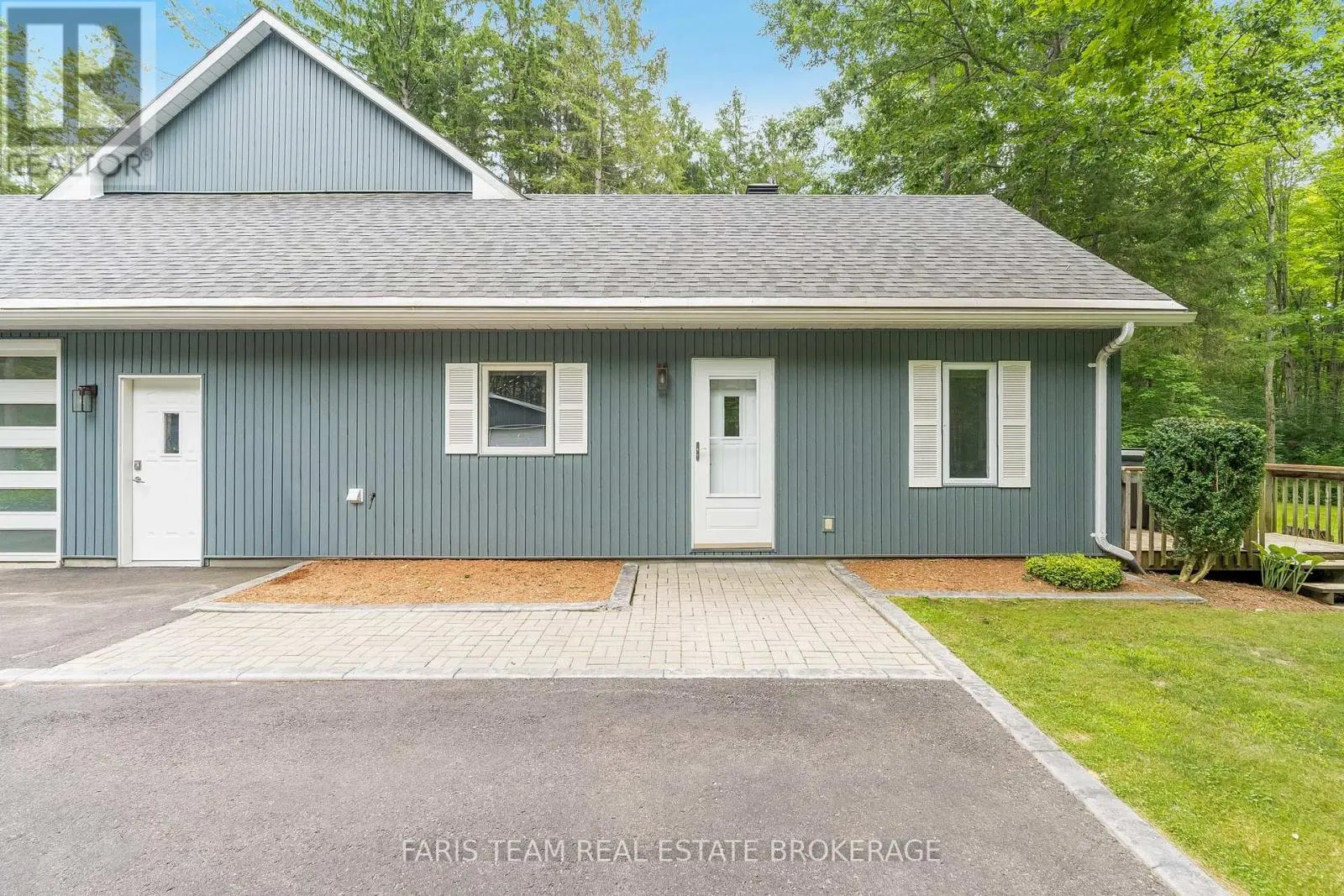 33 KINGFISHER CRESCENT