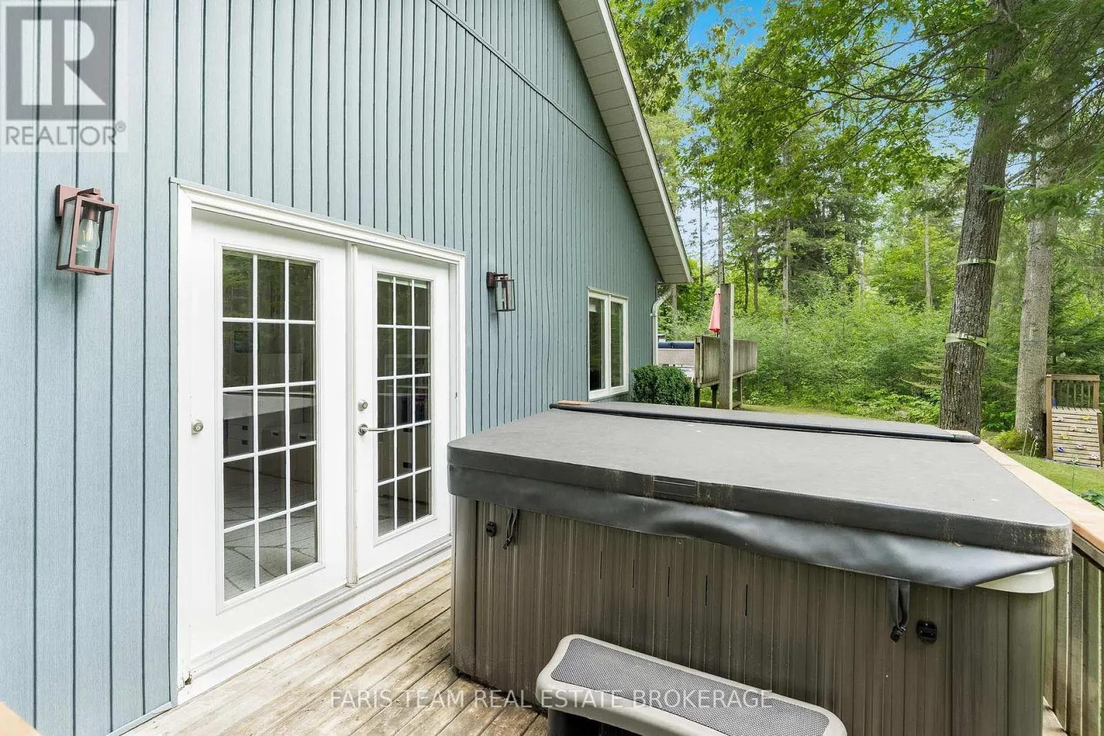 33 KINGFISHER CRESCENT