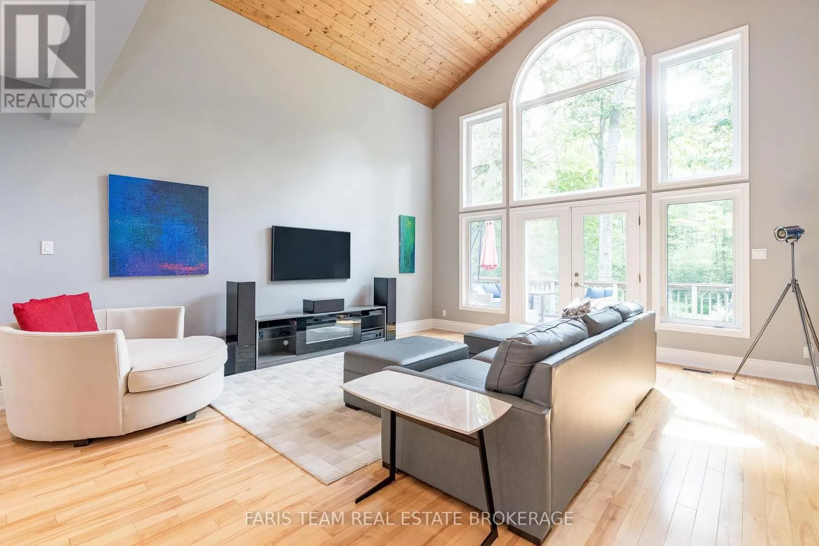 33 KINGFISHER CRESCENT