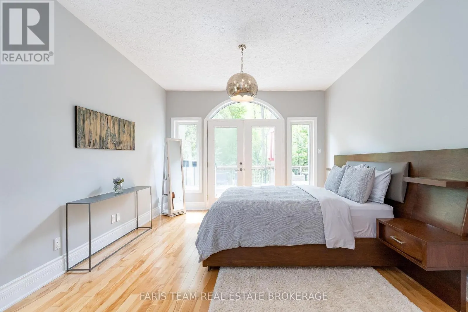 33 KINGFISHER CRESCENT