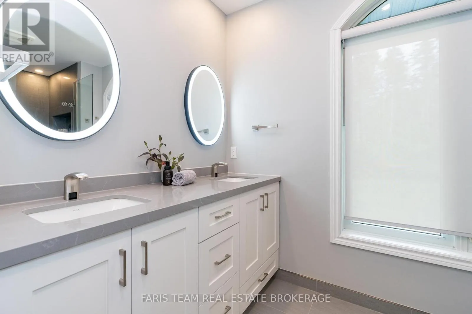 33 KINGFISHER CRESCENT