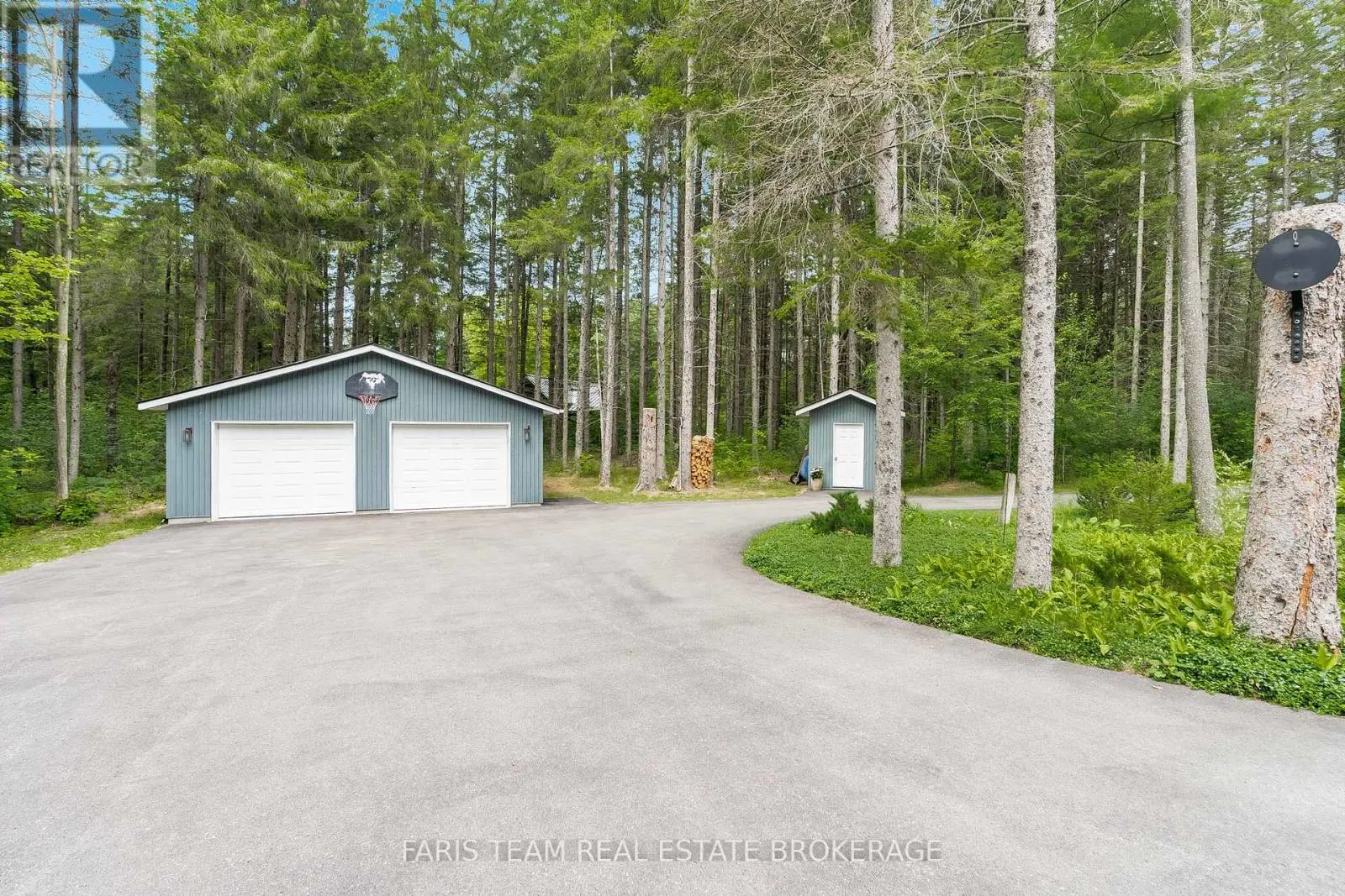 33 KINGFISHER CRESCENT