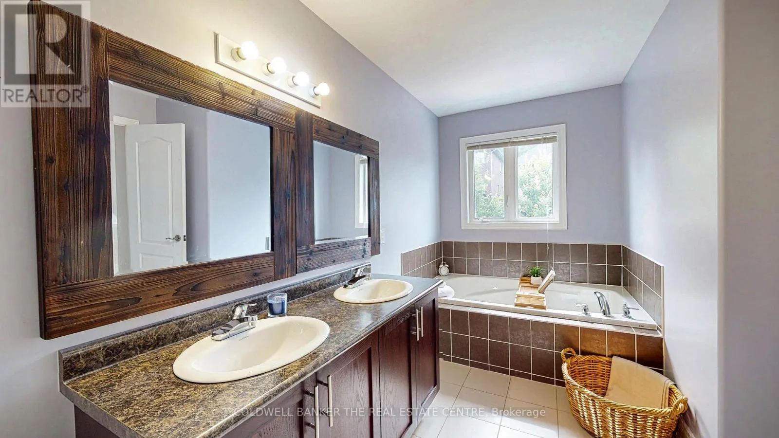 3086 EMPEROR DRIVE