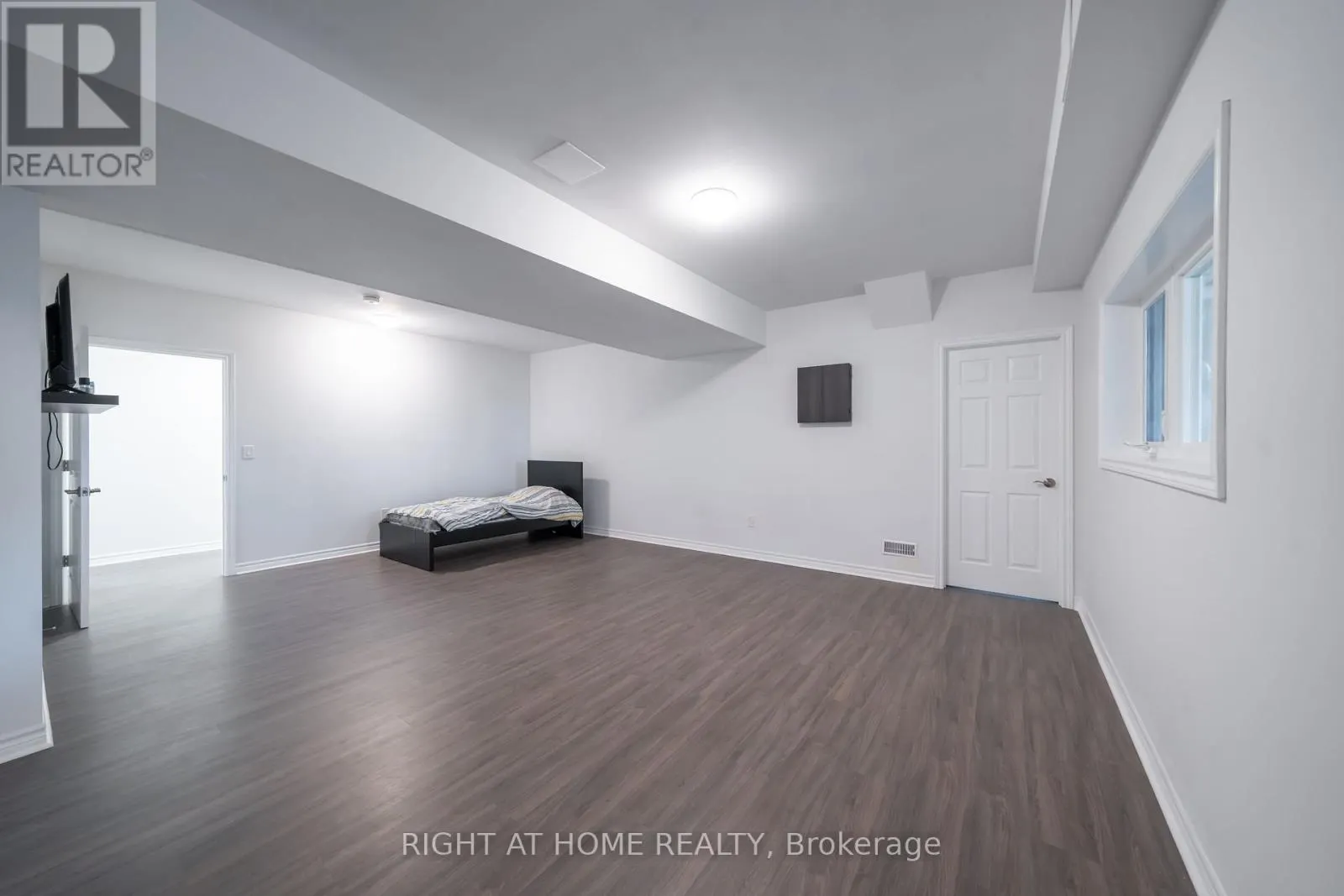 50 BREITHAUPT CRESCENT