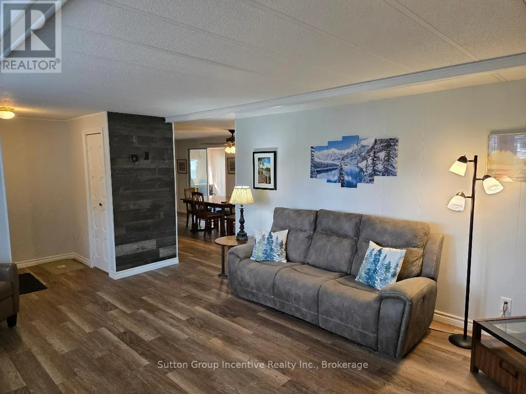 5 CARRUTHERS STREET S
