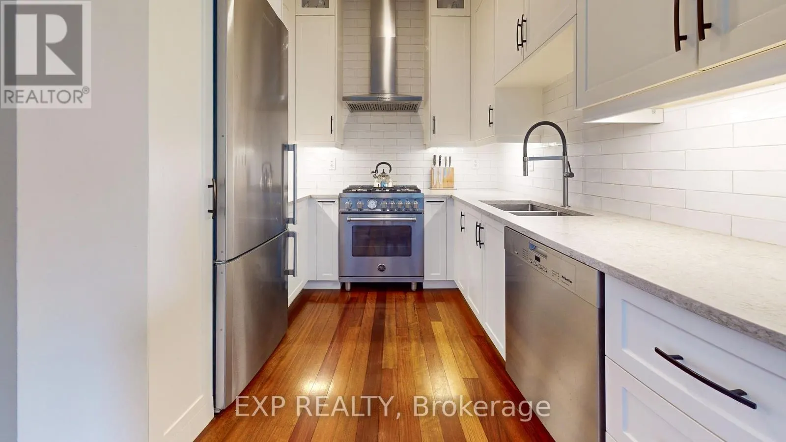 10 BOARDWALK AVENUE