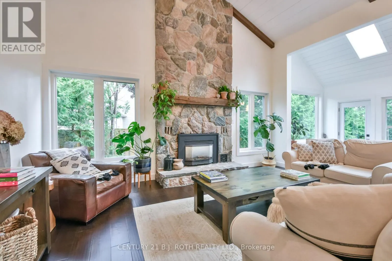 31 HOWARD DRIVE