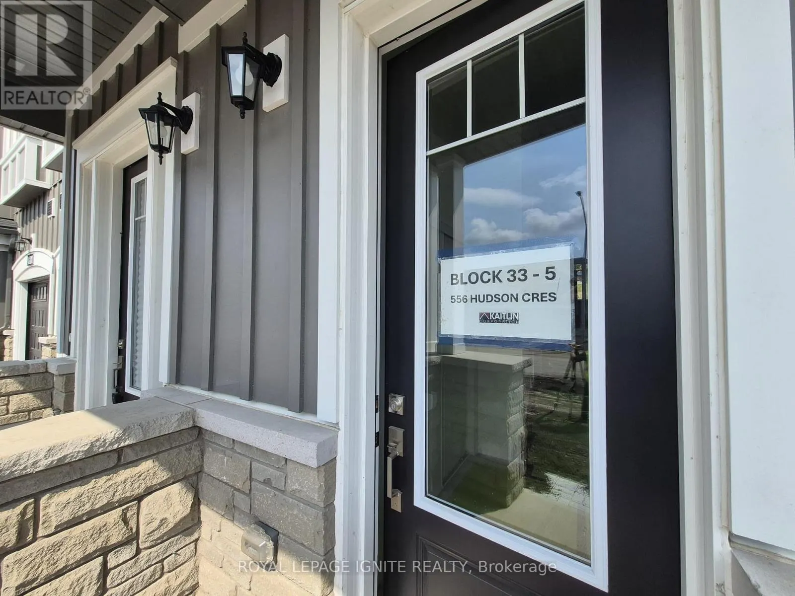 556 HUDSON CRESCENT