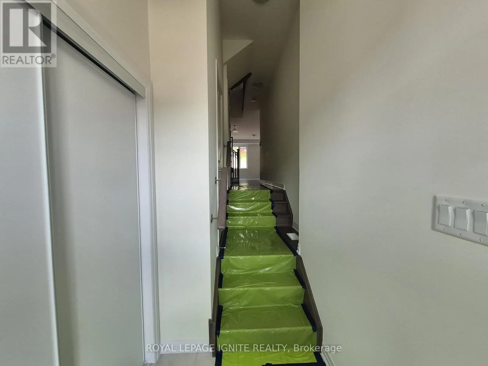 556 HUDSON CRESCENT