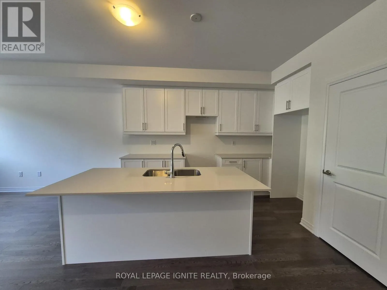 556 HUDSON CRESCENT