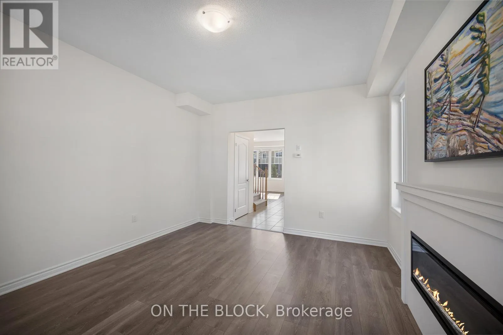6 COURTLAND WAY