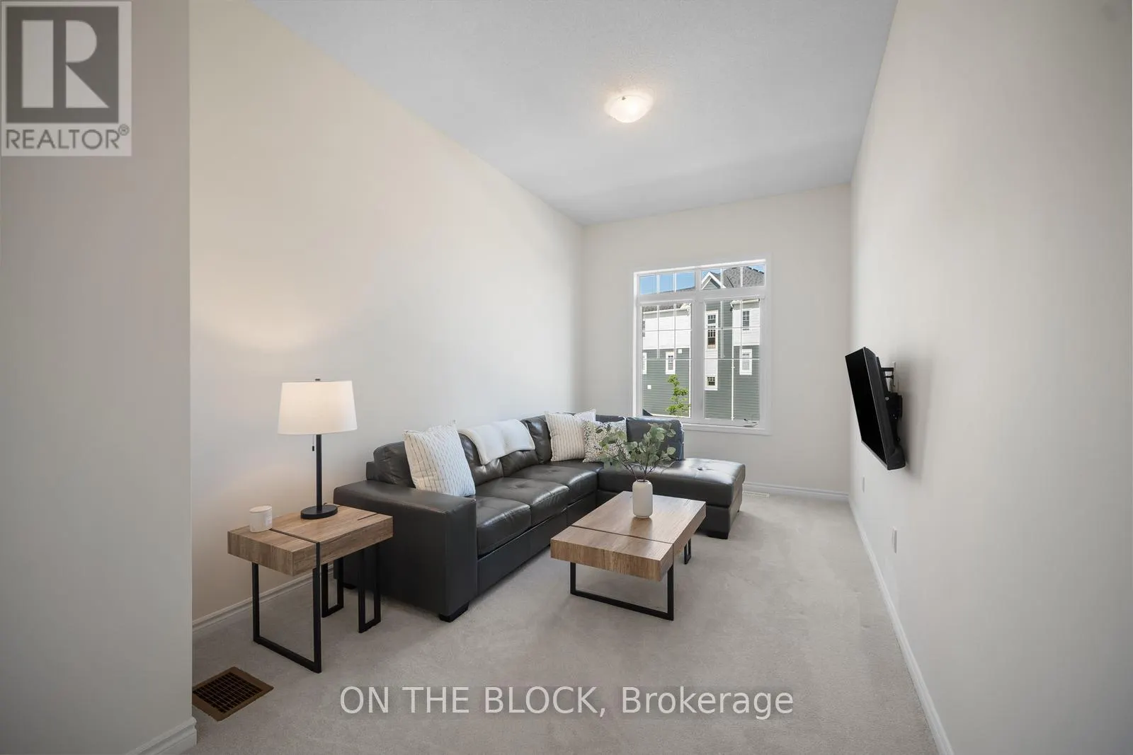 6 COURTLAND WAY