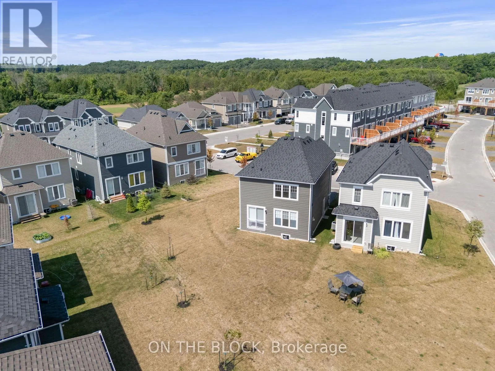 6 COURTLAND WAY
