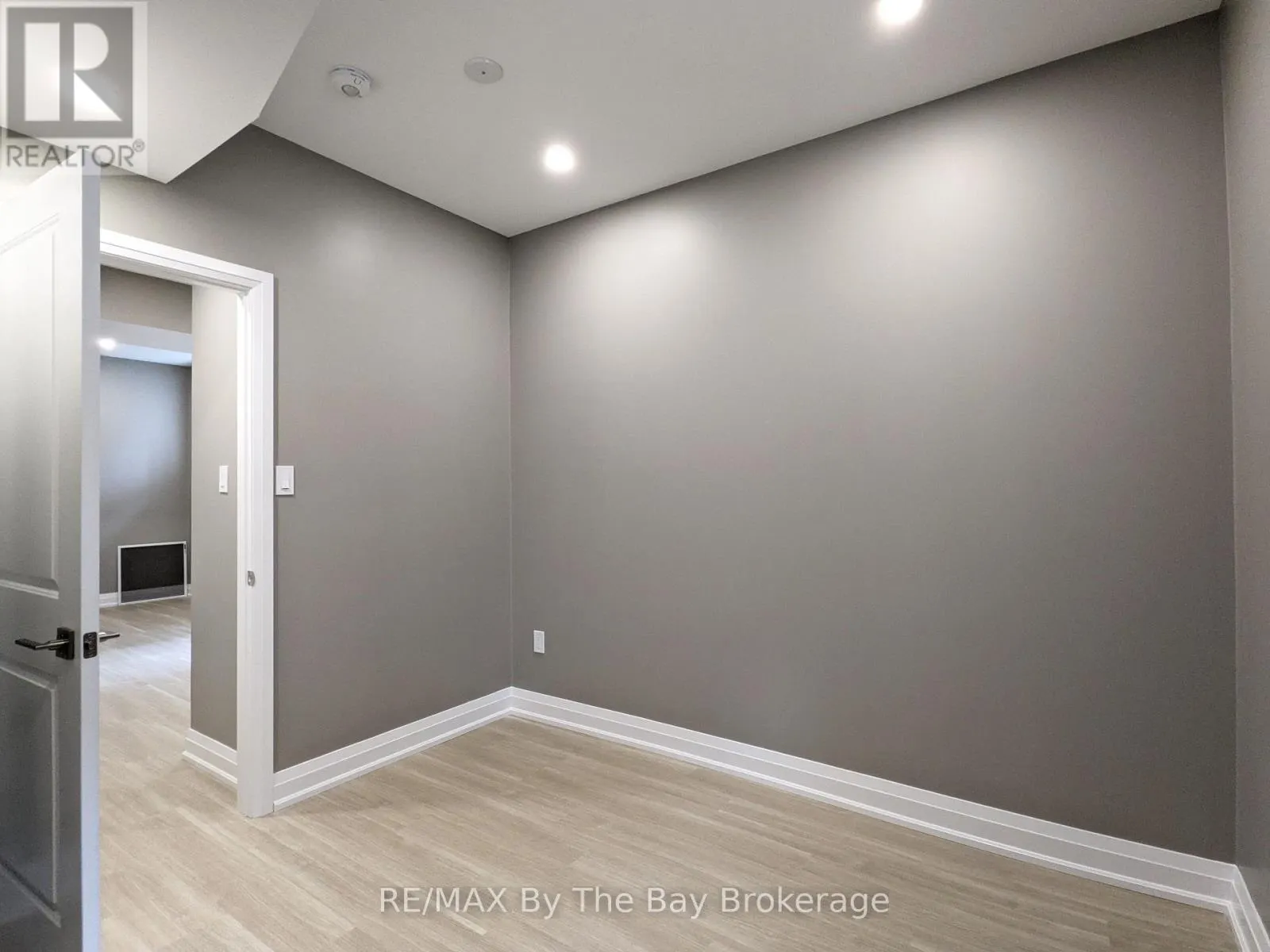 LOWER LEVEL - 66 REGINA BOULEVARD