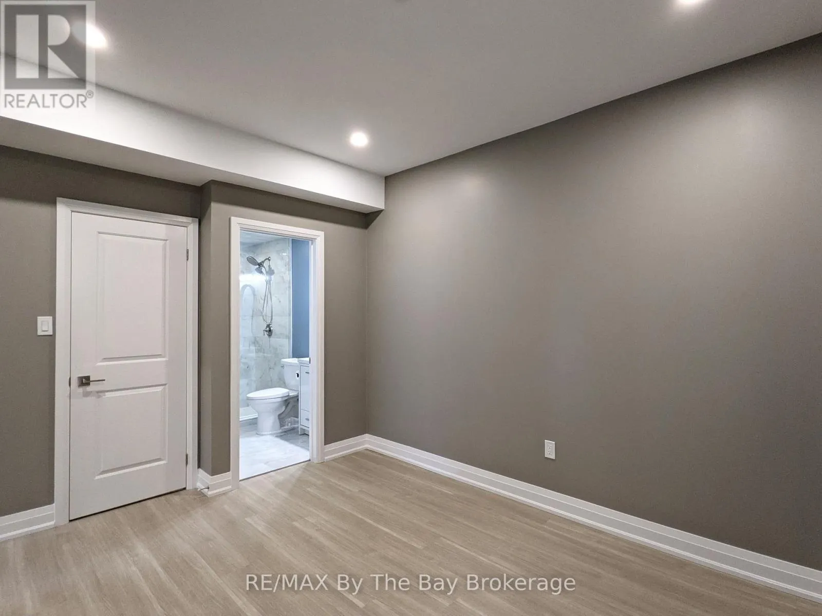 LOWER LEVEL - 66 REGINA BOULEVARD