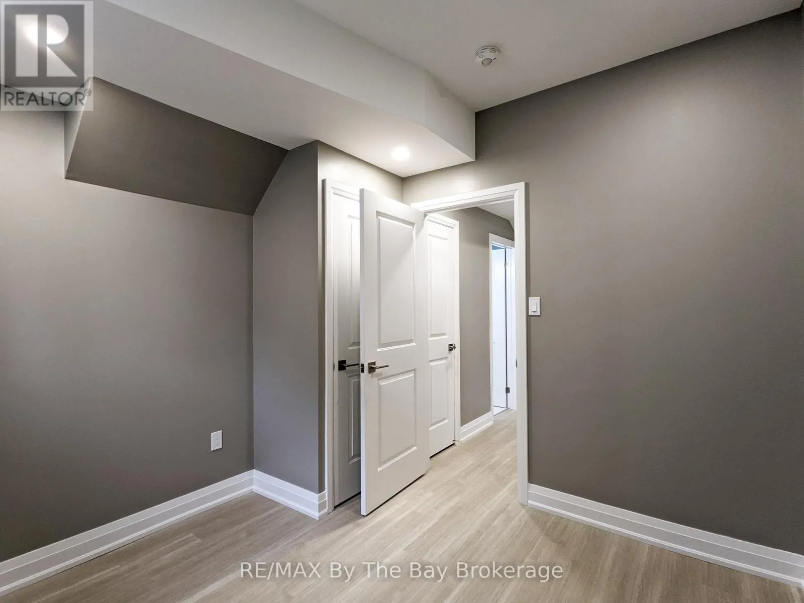 LOWER LEVEL - 66 REGINA BOULEVARD