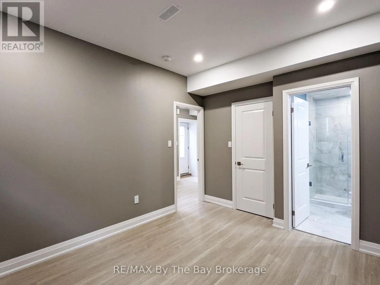 LOWER LEVEL - 66 REGINA BOULEVARD