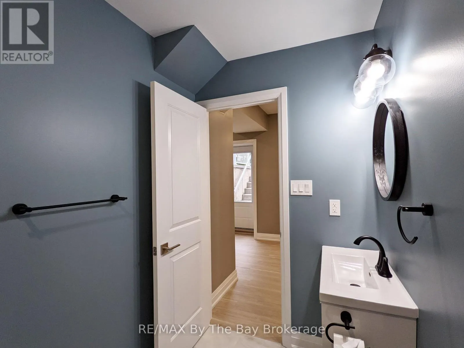 LOWER LEVEL - 66 REGINA BOULEVARD