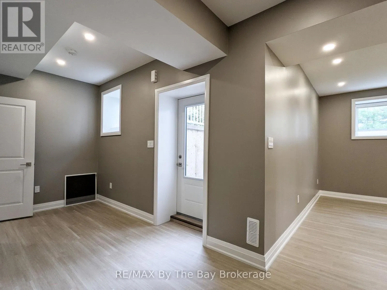 LOWER LEVEL - 66 REGINA BOULEVARD