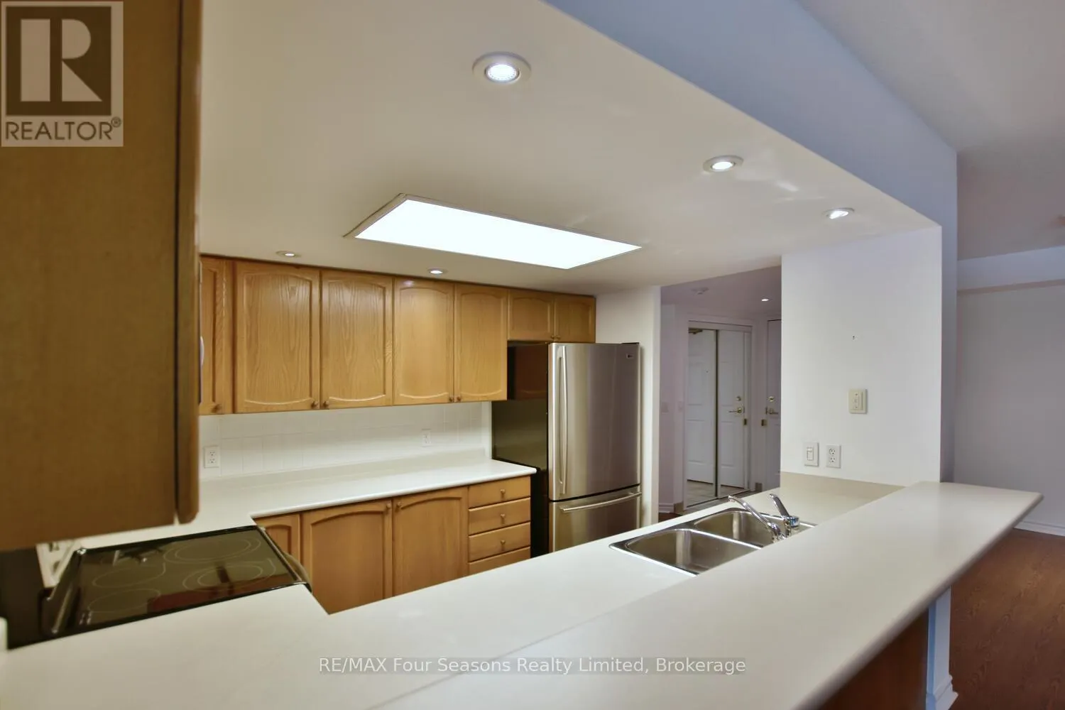 210 - 16 RAGLAN STREET, #210