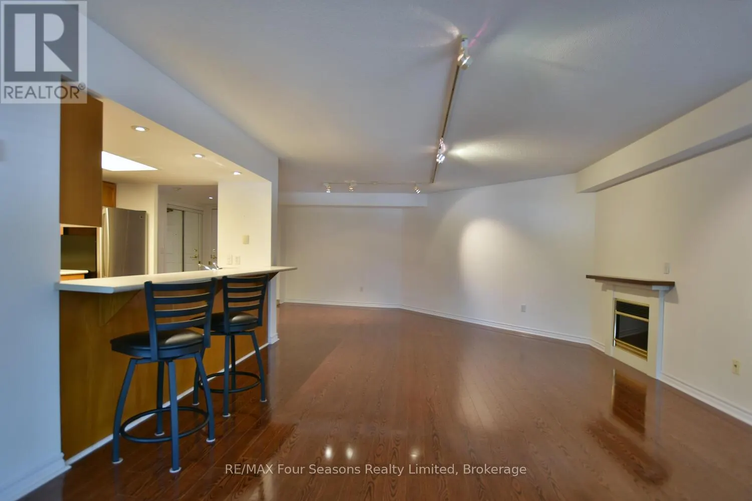 210 - 16 RAGLAN STREET, #210