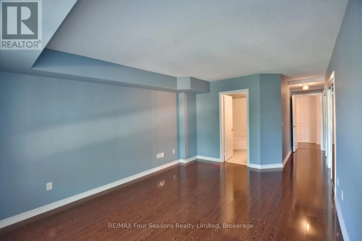 210 - 16 RAGLAN STREET, #210