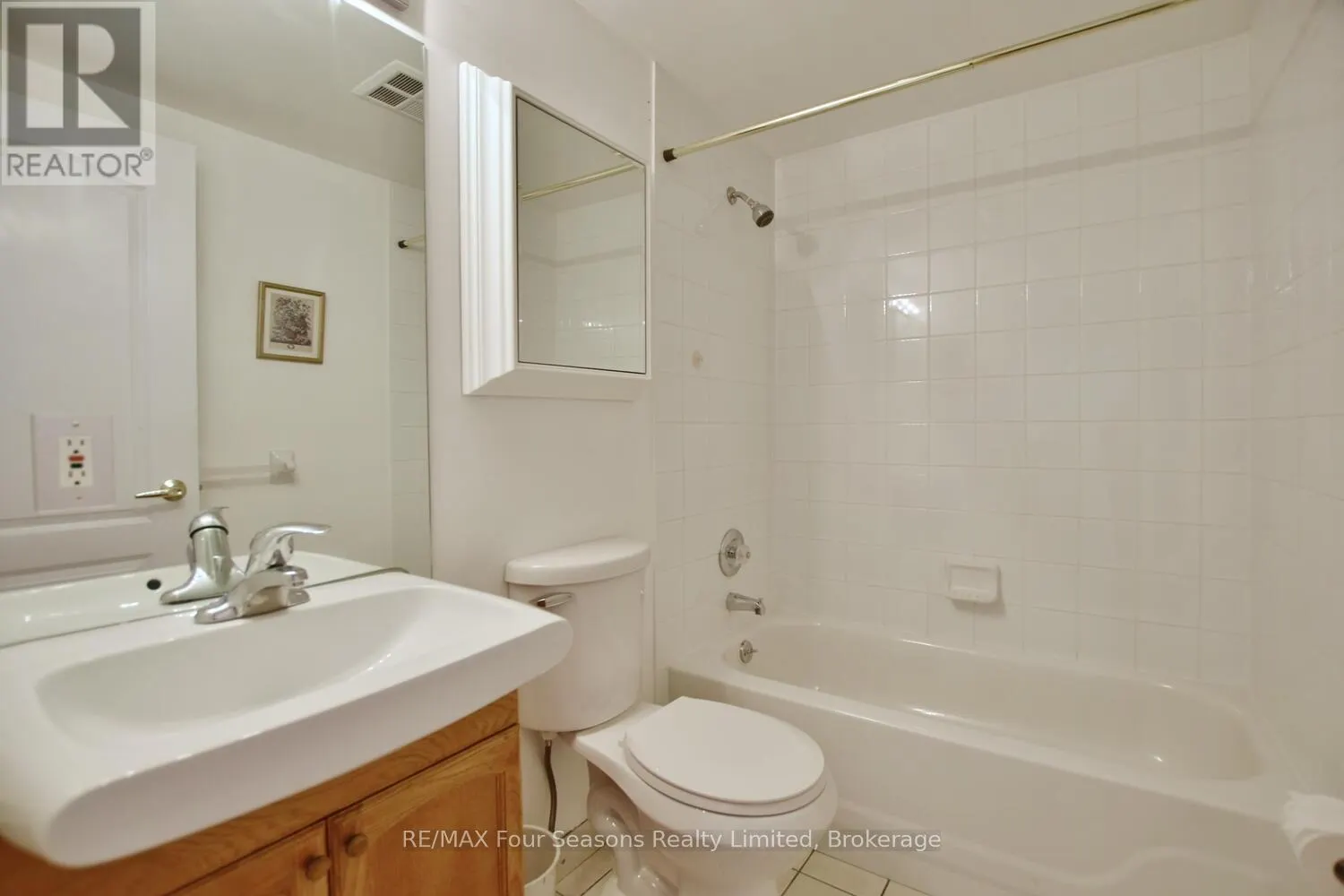 210 - 16 RAGLAN STREET, #210