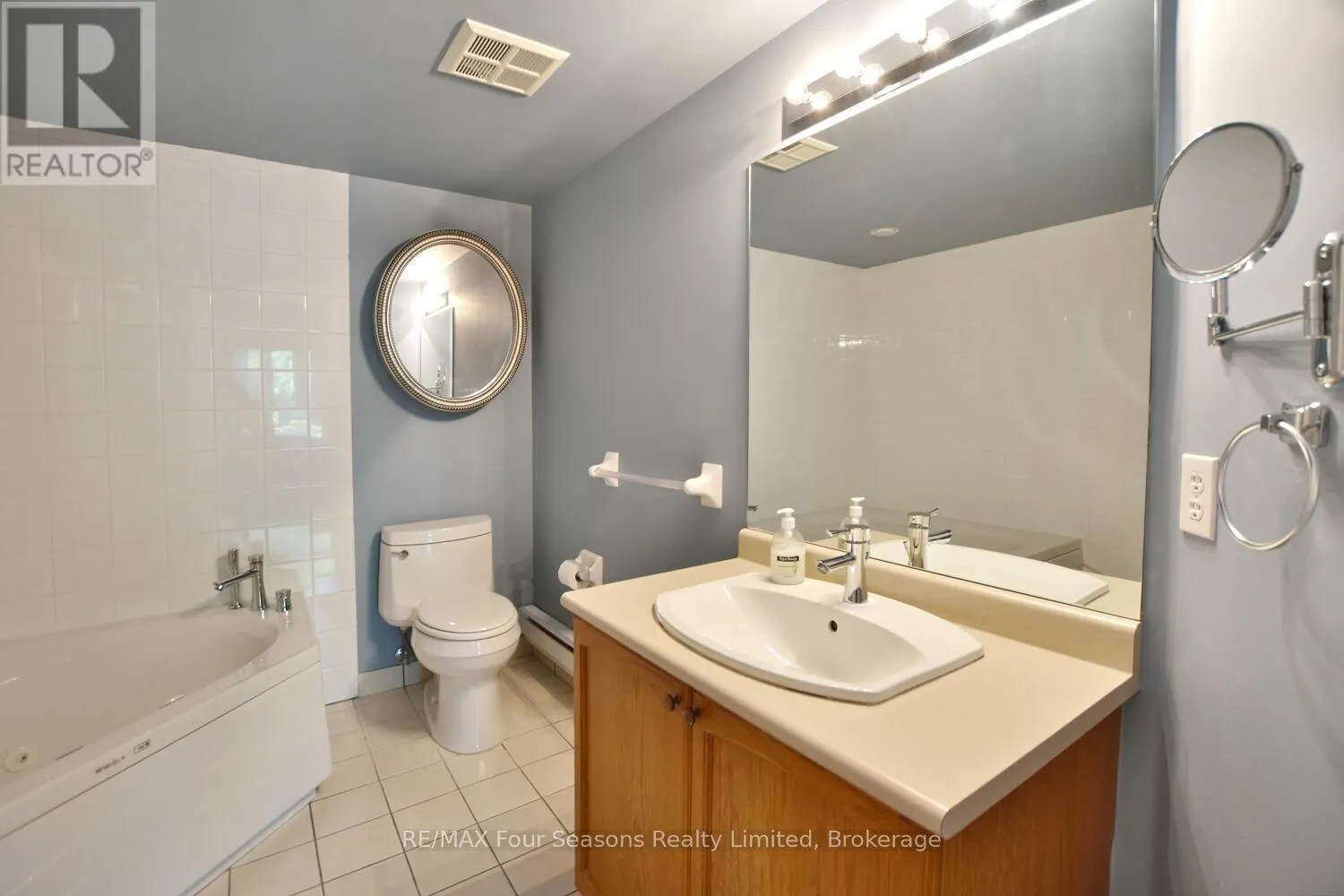 210 - 16 RAGLAN STREET, #210