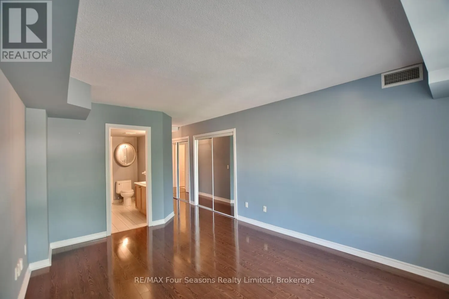 210 - 16 RAGLAN STREET, #210