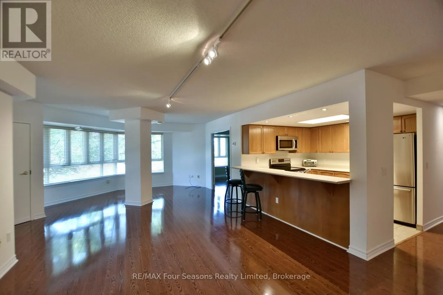 210 - 16 RAGLAN STREET, #210