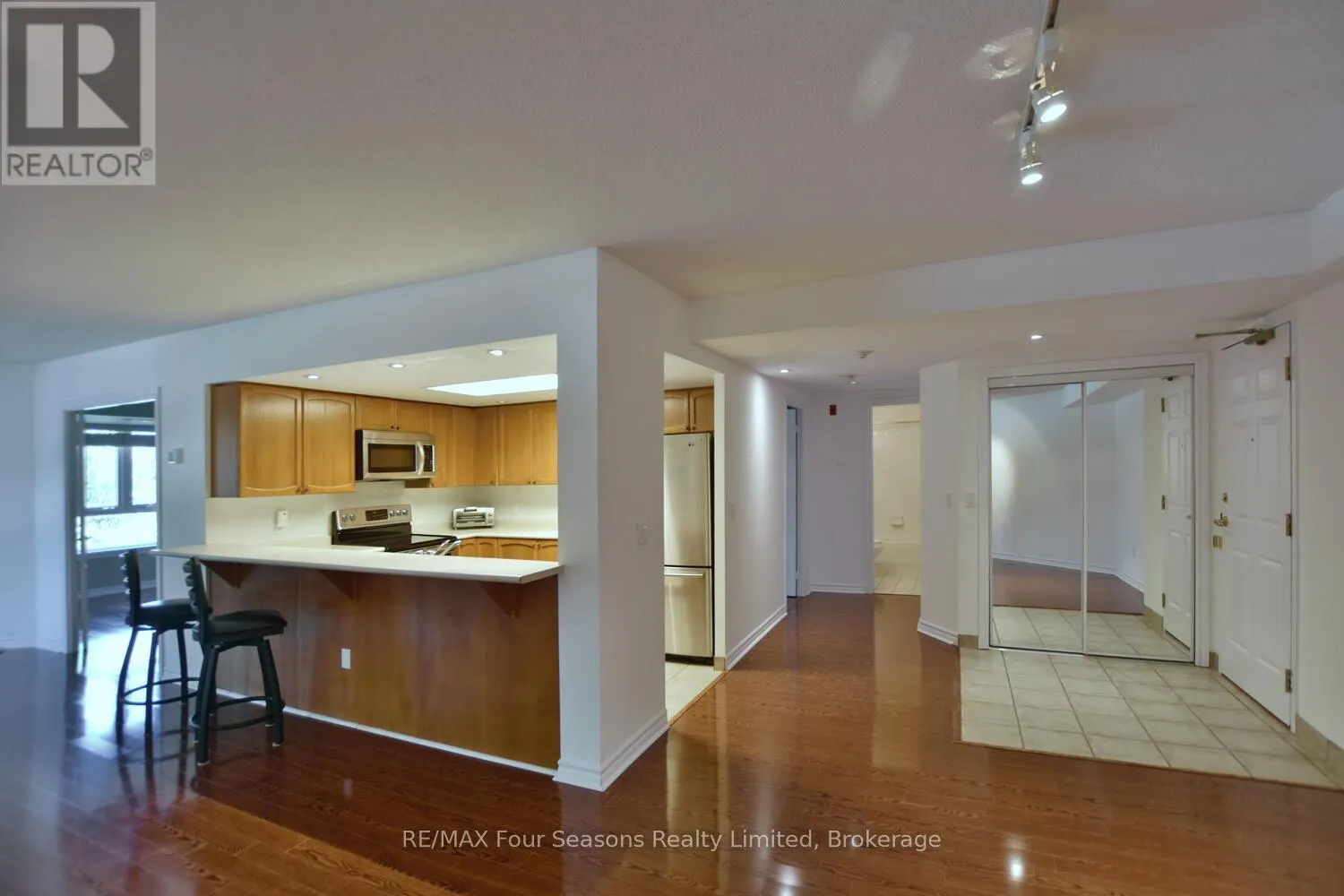 210 - 16 RAGLAN STREET, #210