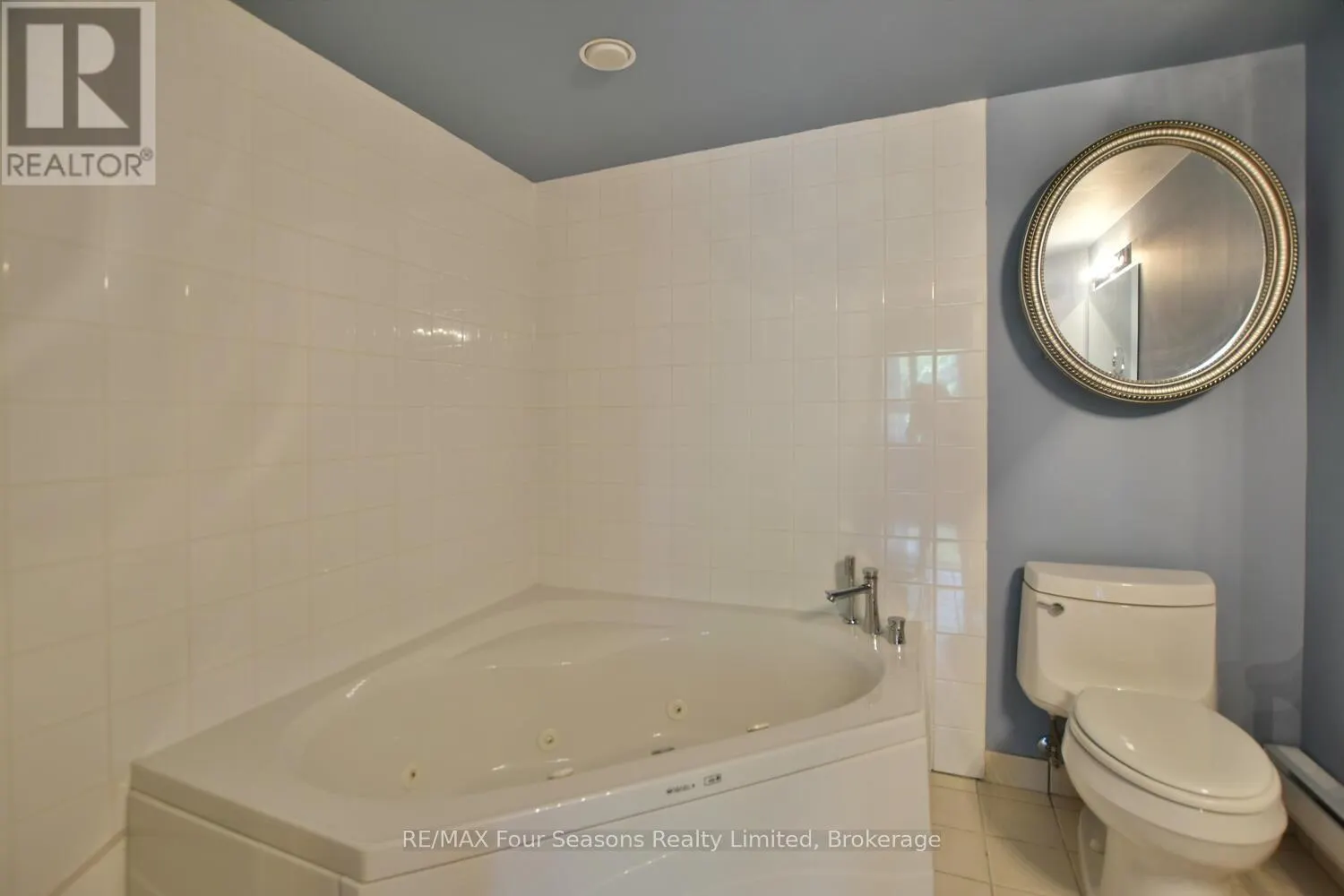 210 - 16 RAGLAN STREET, #210