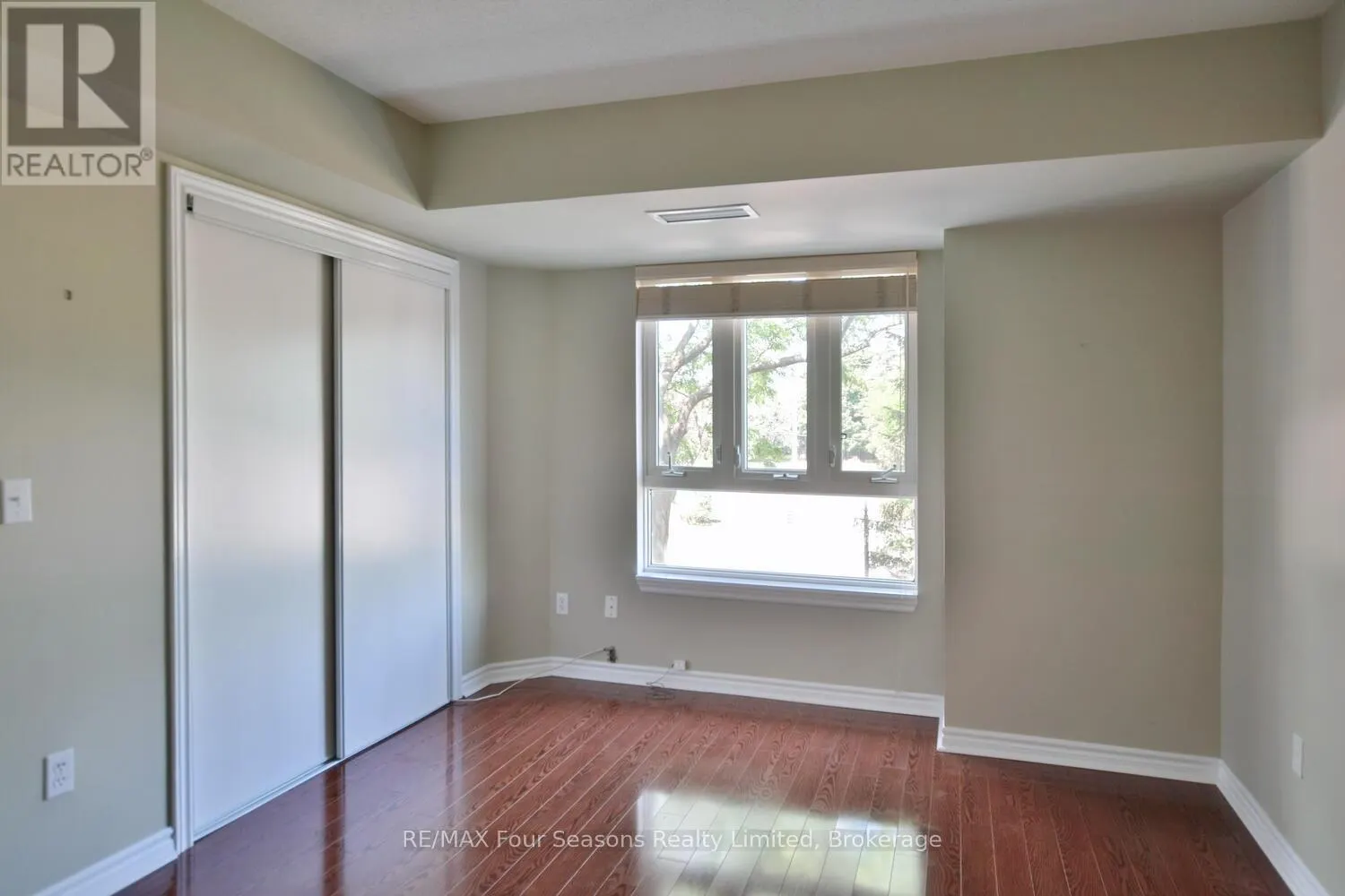 210 - 16 RAGLAN STREET, #210
