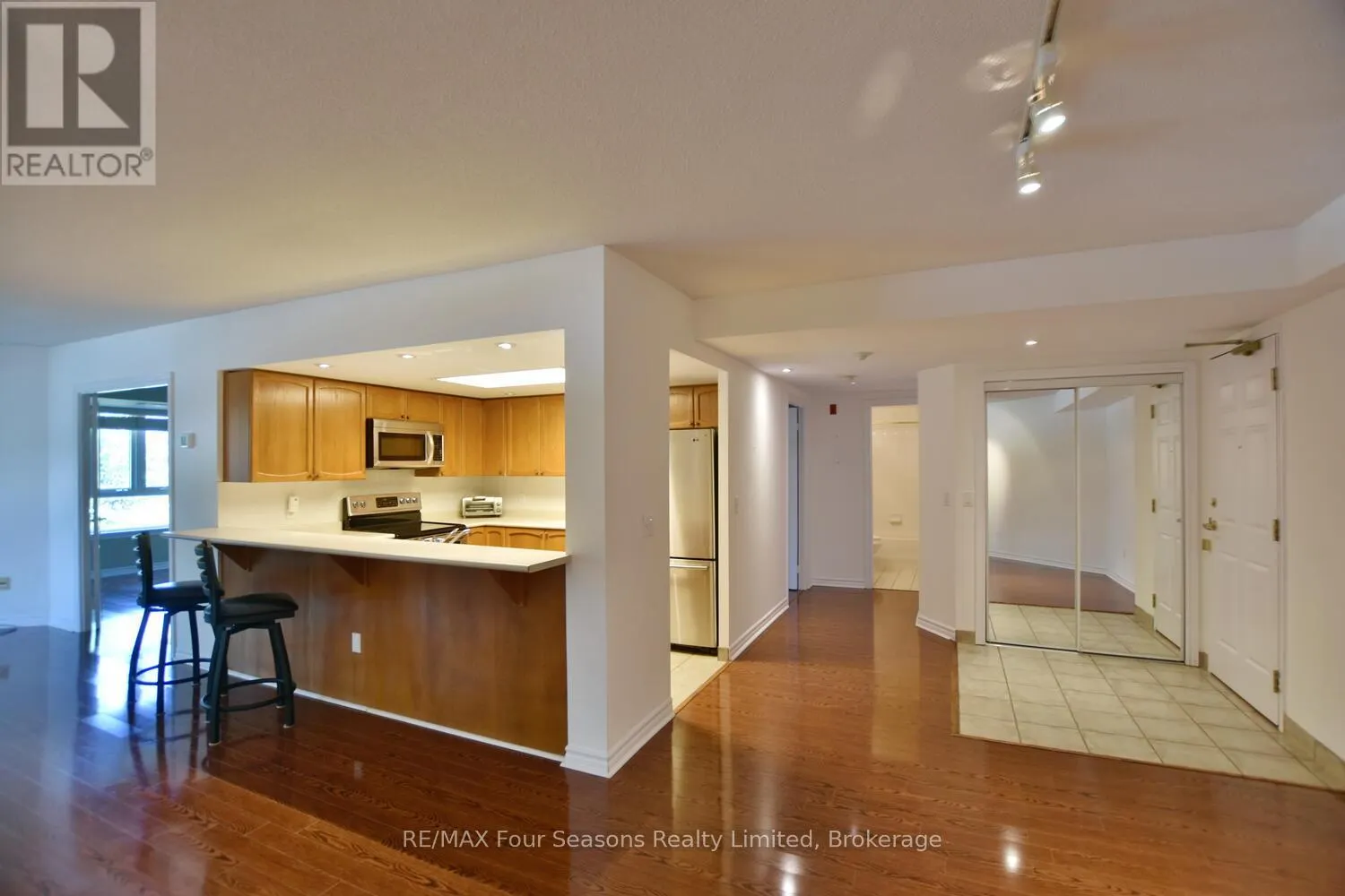210 - 16 RAGLAN STREET, #210