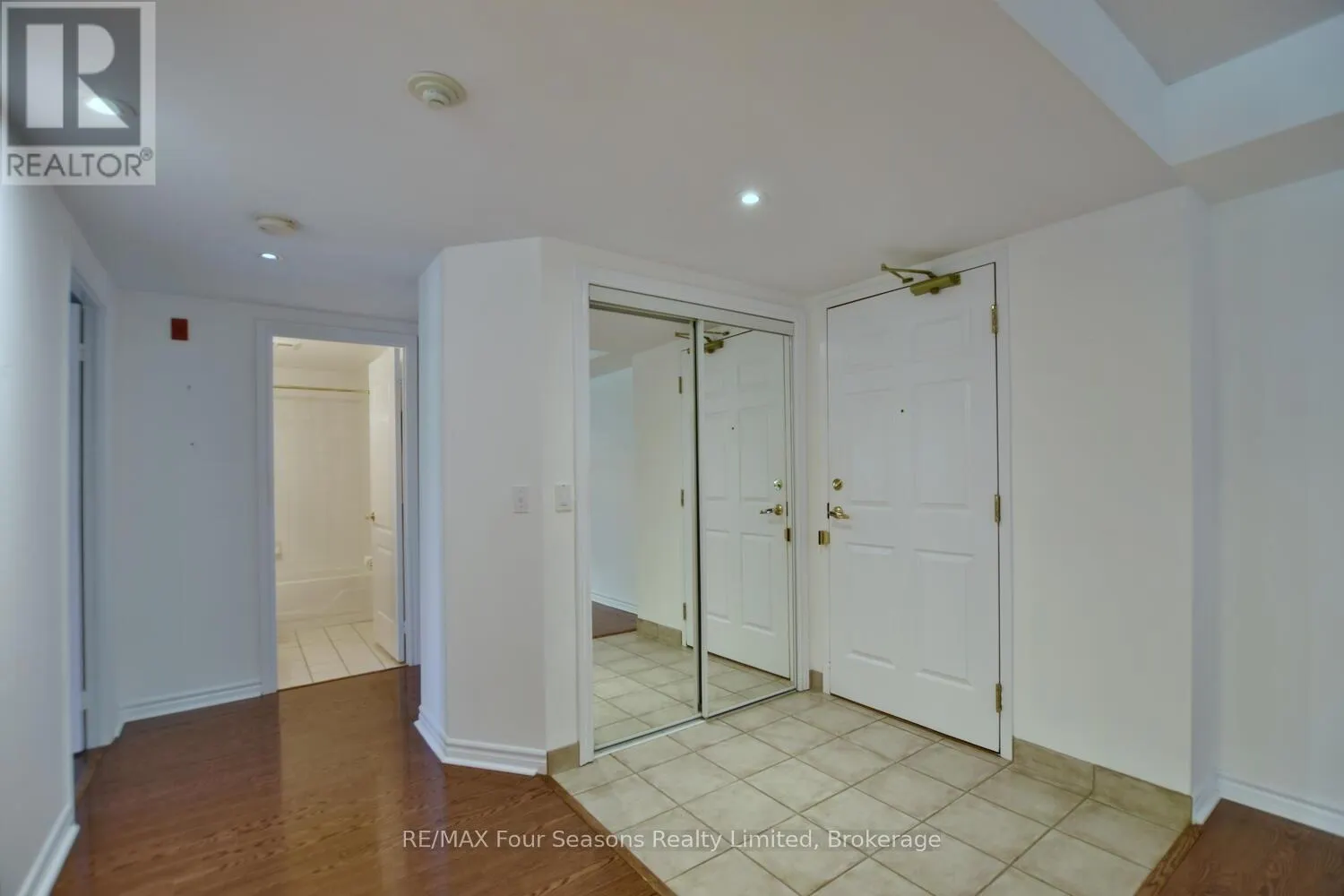 210 - 16 RAGLAN STREET, #210