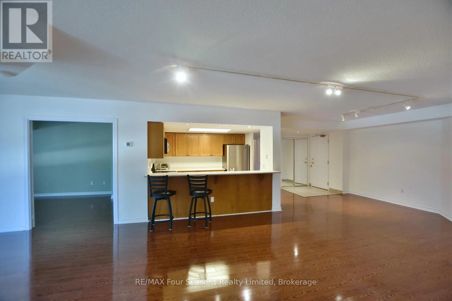 210 - 16 RAGLAN STREET, #210