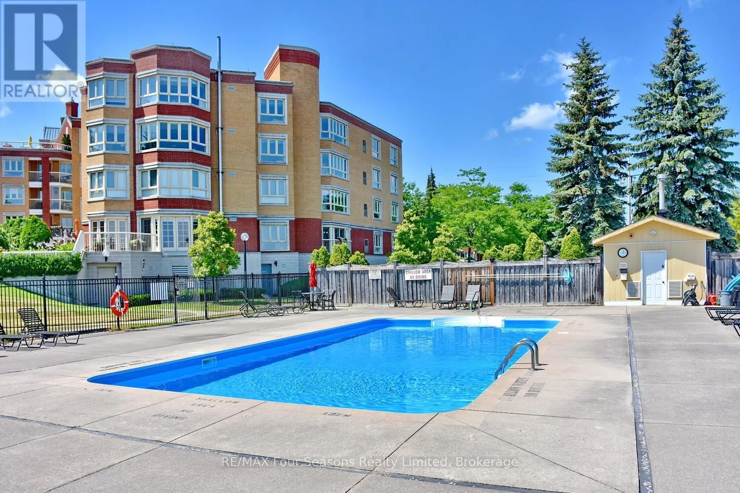 210 - 16 RAGLAN STREET, #210