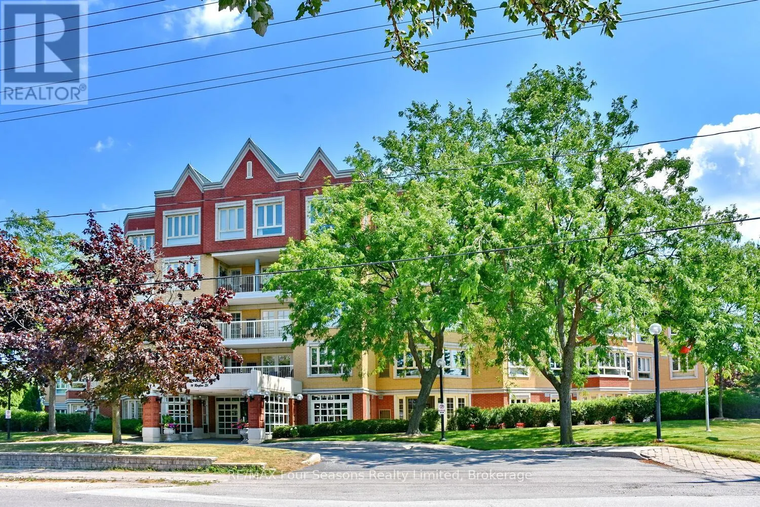 210 - 16 RAGLAN STREET, #210