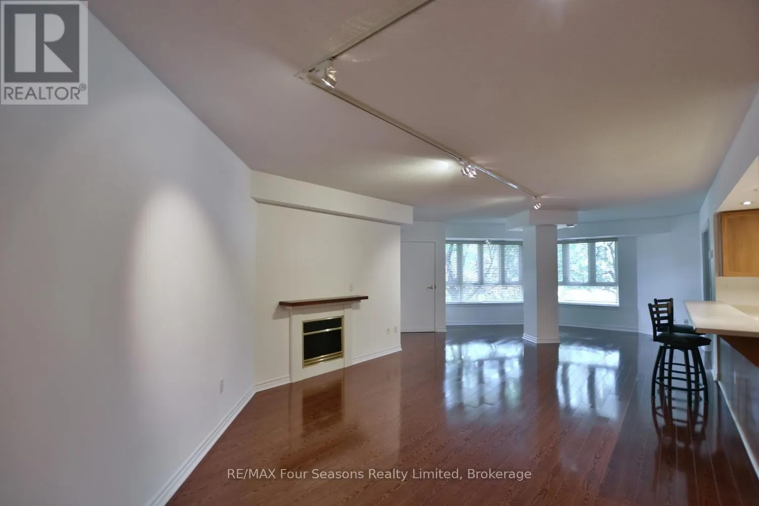 210 - 16 RAGLAN STREET, #210